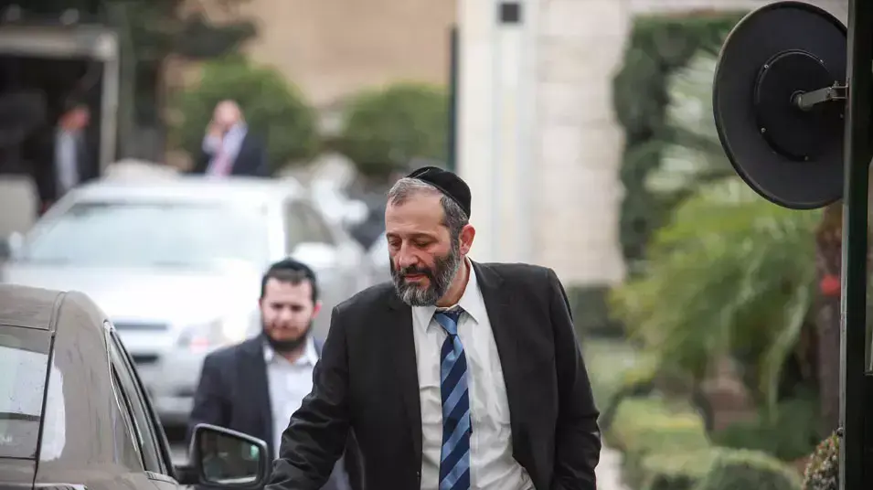 ח"כ אריה דרעי מש"ס יוצא מהפגישה עם ראש הממשלה בנימין נתניהו, מרץ 2013 ח"כ אריה דרעי מש"ס יוצא מהפגישה עם ראש הממשלה בנימין נתניהו, מרץ 2013