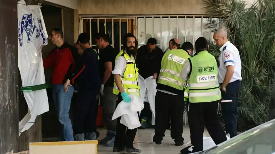 זירת רצח בקריית חיים בה נמצא אדם ירוי במעלית בניין משרדים, מרץ 2013 זירת רצח בקריית חיים בה נמצא אדם ירוי במעלית בניין משרדים, מרץ 2013
