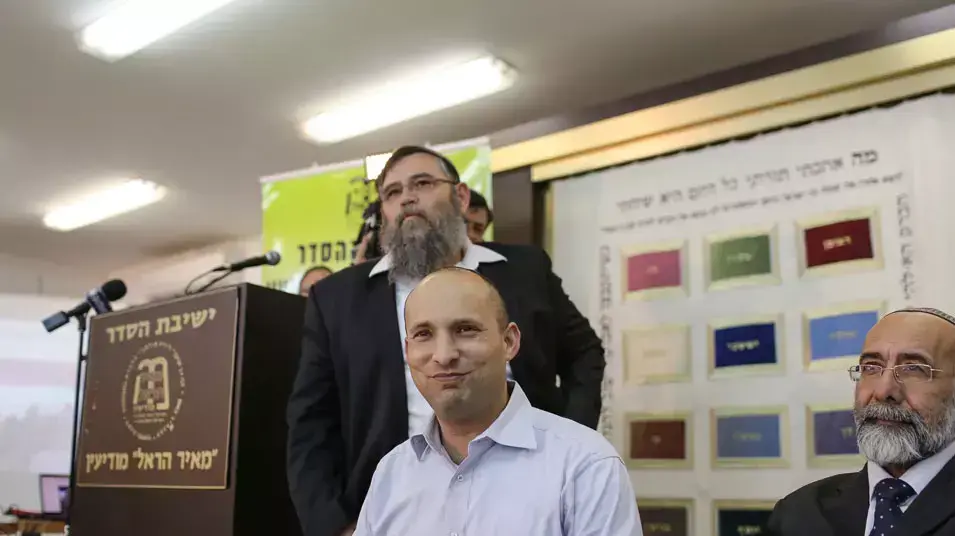 יור הבית היהודי ח"כ נפתלי בנט משיב לתלמידי ישיבות ההסדר במודיעין, מרץ 2013
