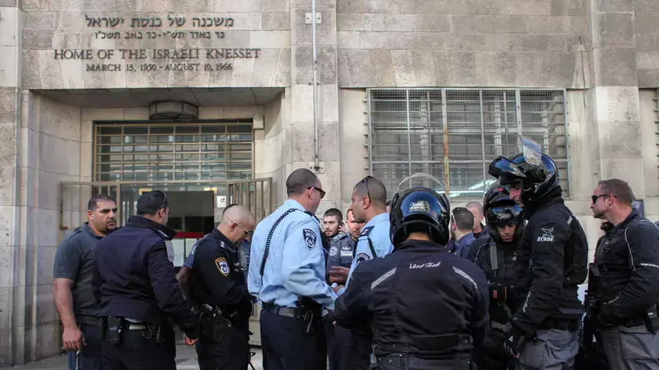 חיפושים בירושלים אחר שי כהן, האסיר סרבן הגט שנמלט היום מבית המשפט בעיר, מרץ 2013 חיפושים בירושלים אחר שי כהן, האסיר סרבן הגט שנמלט היום מבית המשפט בעיר, מרץ 2013