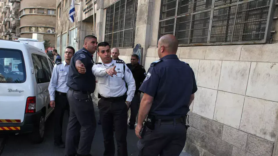 חיפושים בירושלים אחר שי כהן, האסיר סרבן הגט שנמלט היום מבית המשפט בעיר, מרץ 2013 חיפושים בירושלים אחר שי כהן, האסיר סרבן הגט שנמלט היום מבית המשפט בעיר, מרץ 2013