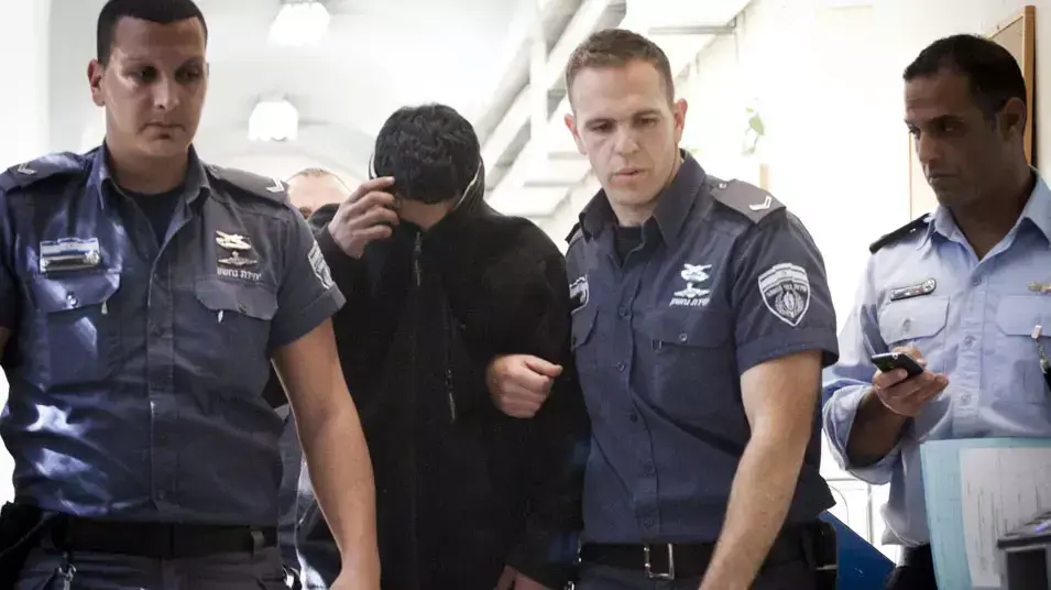 הצעיר החשוד בתקיפת מורה ערבייה וניפוץ שמשת רכבה, בבית המשפט בירושלים, מרץ 2013 הצעיר החשוד בתקיפת מורה ערבייה וניפוץ שמשת רכבה, בבית המשפט בירושלים, מרץ 2013