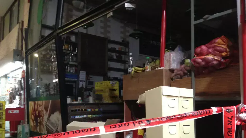 סניף "טיב טעם" ברחוב אבן גבירול אחרי ההצתה סניף "טיב טעם" ברחוב אבן גבירול אחרי ההצתה