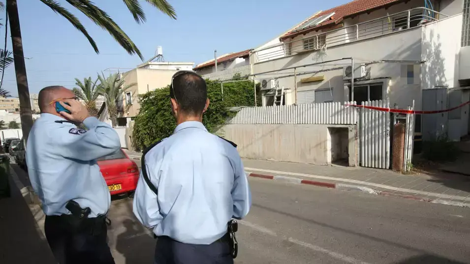 אזרח זר פרץ לבית ביד אליהו בתל אביב ניסה לתקוף ילדה ודקר את אמה