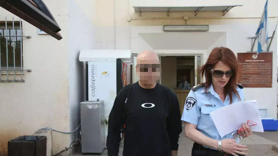 אב המשפחה שהשתלט על פורץ שחדר לביתו בתל אביב ותקף את משפחתו אב המשפחה שהשתלט על פורץ שחדר לביתו בתל אביב ותקף את משפחתו