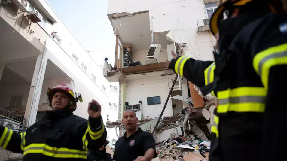 בנין שקרס ברחוב נחלת בנימין, מרץ 2013 בנין שקרס ברחוב נחלת בנימין, מרץ 2013