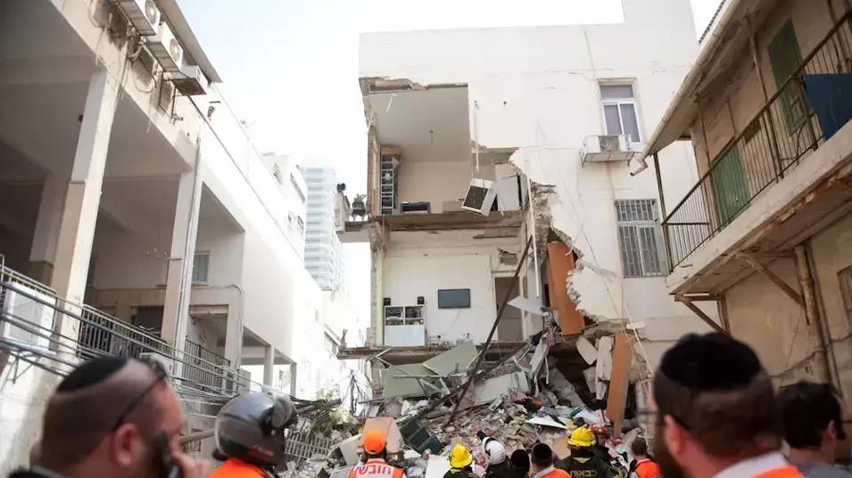 בנין שקרס ברחוב נחלת בנימין, מרץ 2013 בנין שקרס ברחוב נחלת בנימין, מרץ 2013