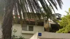מאבטח מחוץ לביתו של יאיר לפיד, מרץ 2013 מאבטח מחוץ לביתו של יאיר לפיד, מרץ 2013