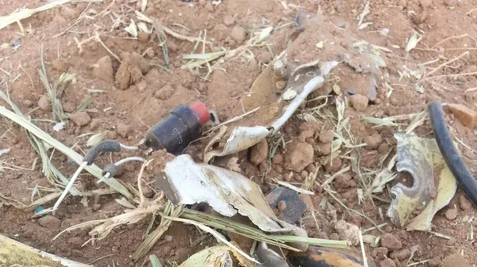 שרידים מאזור התרסקות מסוק הקוברה ליד קיבוץ רבדים שרידים מאזור התרסקות מסוק הקוברה ליד קיבוץ רבדים