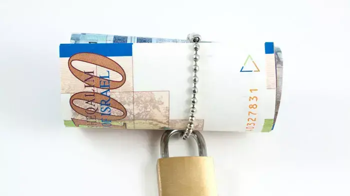 כסף במנעול