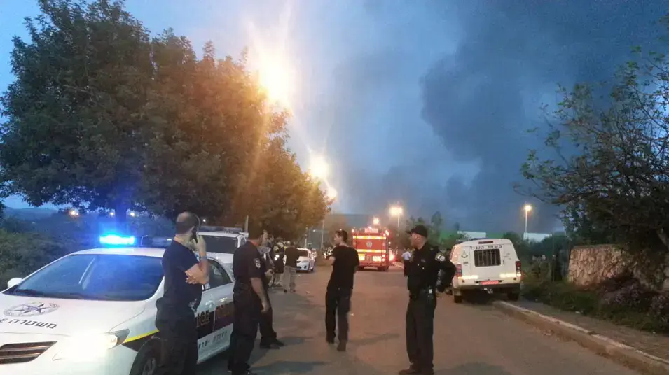 שריפה במפעל זיקוקים באזור התעשייה גורן בגליל המערבי, 14 מרץ 2013 שריפה במפעל זיקוקים באזור התעשייה גורן בגליל המערבי, 14 מרץ 2013