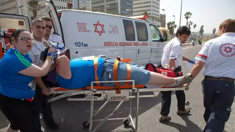 משתתפים בריצת מרתון בתל אביב שנפגעו וטופלו על ידי מגן דוד אדום משתתפים בריצת מרתון בתל אביב שנפגעו וטופלו על ידי מגן דוד אדום