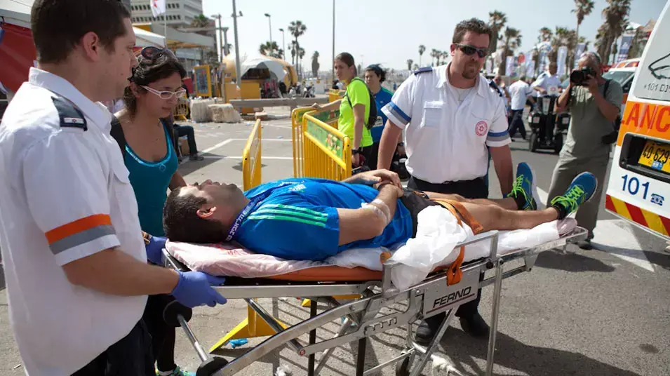 משתתפים בריצת מרתון בתל אביב שנפגעו וטופלו על ידי מגן דוד אדום משתתפים בריצת מרתון בתל אביב שנפגעו וטופלו על ידי מגן דוד אדום