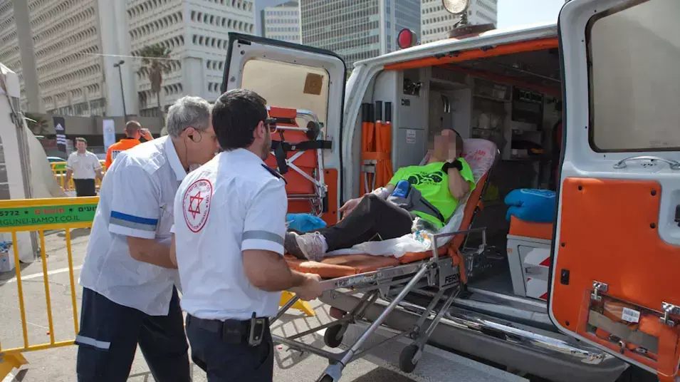 משתתפים בריצת מרתון בתל אביב שנפגעו וטופלו על ידי מגן דוד אדום משתתפים בריצת מרתון בתל אביב שנפגעו וטופלו על ידי מגן דוד אדום