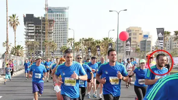 כמה עשרות מטרים מקו סיום המרוץ כמה עשרות מטרים מקו סיום המרוץ