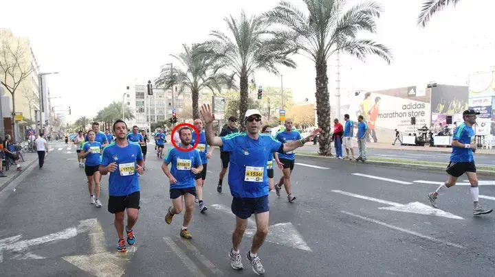 אבן גבירול כ-14 ק"מ מתחילת המרוץ אבן גבירול כ-14 ק"מ מתחילת המרוץ