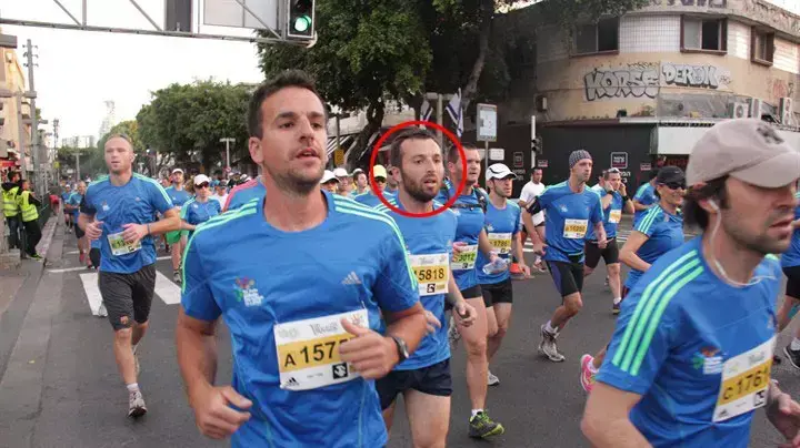 אלנבי פינת רוטשילד בדרך הלוך כשני ק"מ מתחילת המרוץ אלנבי פינת רוטשילד בדרך הלוך כשני ק"מ מתחילת המרוץ