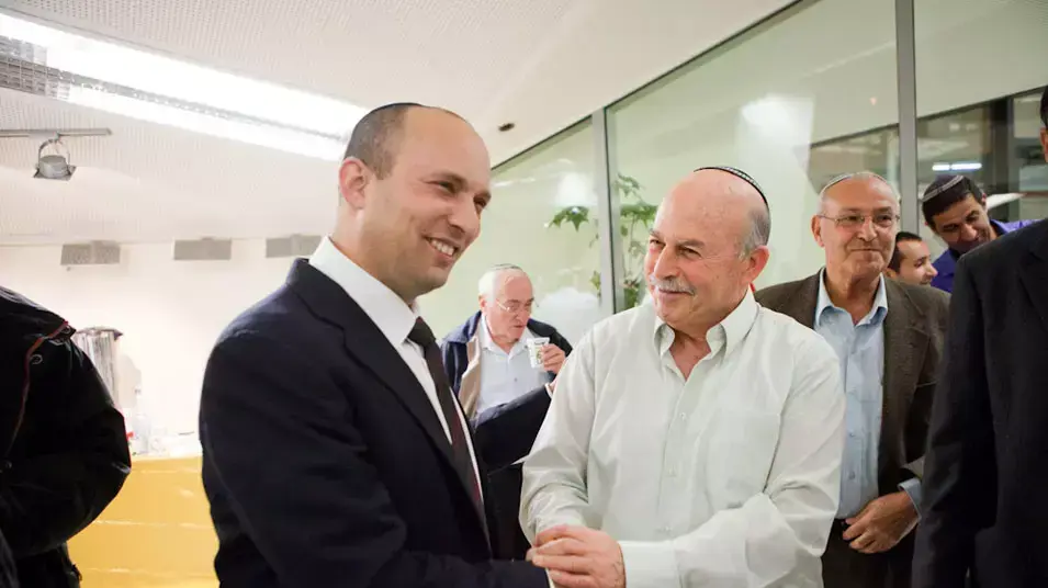 נפתלי בנט וניסן סלומיאנסקי בוועידת הבית היהודי בבר אילן, מרץ 2013 נפתלי בנט וניסן סלומיאנסקי בוועידת הבית היהודי בבר אילן, מרץ 2013