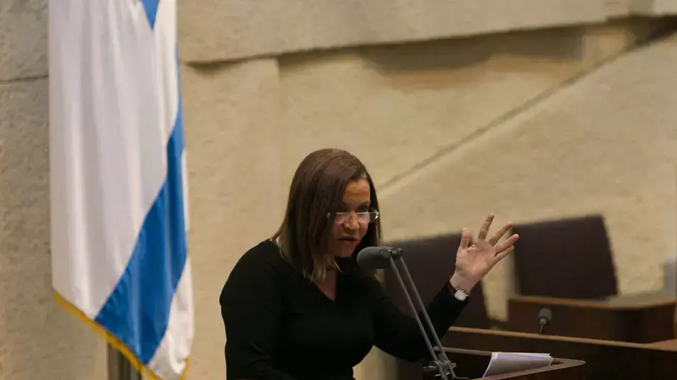 יו"ר האופוזיציה שלי יחימוביץ' בהשבעת הממשלה, מרץ 2013