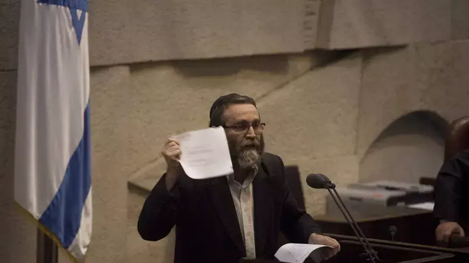  גפני נואם וקורע את דפי ההסכם הקואליציוני מעל דוכן הכנסת
