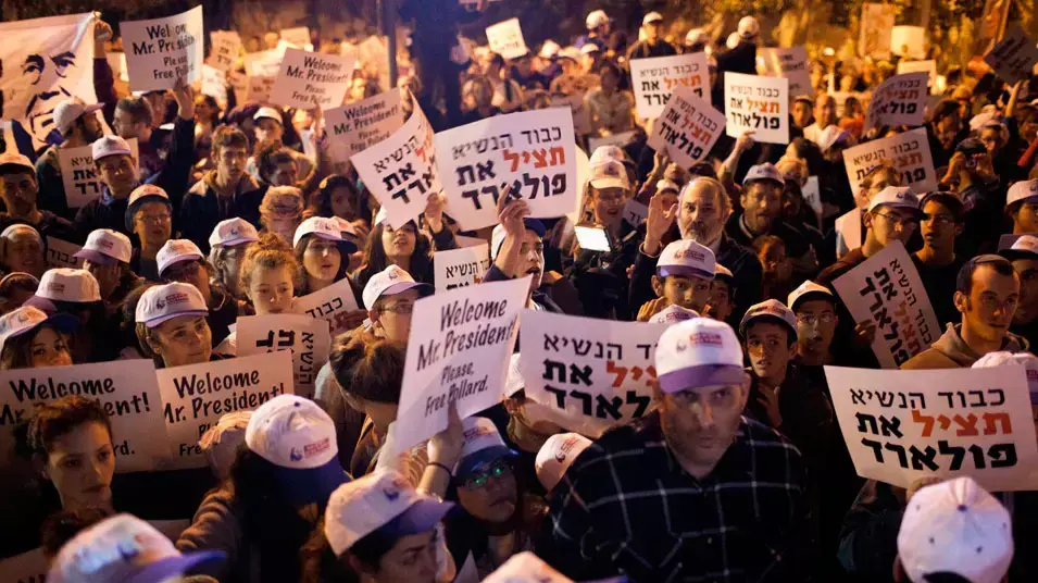 הפגנה למען שחרור פולארד מול בית הנשיא, ירושלים 19.3.13 הפגנה למען שחרור פולארד מול בית הנשיא, ירושלים 19.3.13