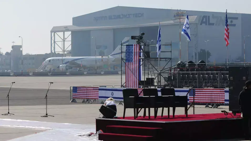 מחכים לברק אובמה בנתב"ג , מרץ 2013 מחכים לברק אובמה בנתב"ג , מרץ 2013