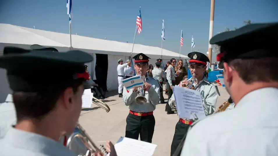מחכים לברק אובמה בנתב"ג , מרץ 2013 מחכים לברק אובמה בנתב"ג , מרץ 2013