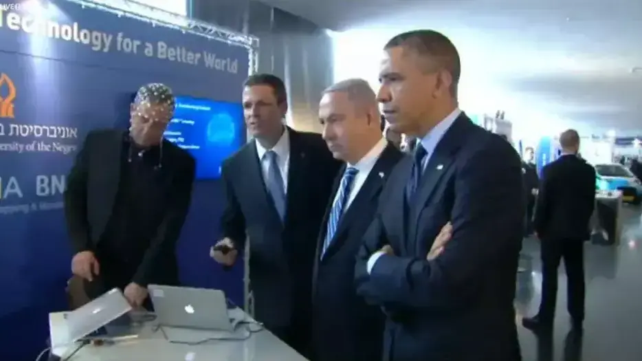 נשיא ארה"ב ברק אובמה מסייר בתערוכת המצאות ישראליות, מרץ 2013 נשיא ארה"ב ברק אובמה מסייר בתערוכת המצאות ישראליות, מרץ 2013