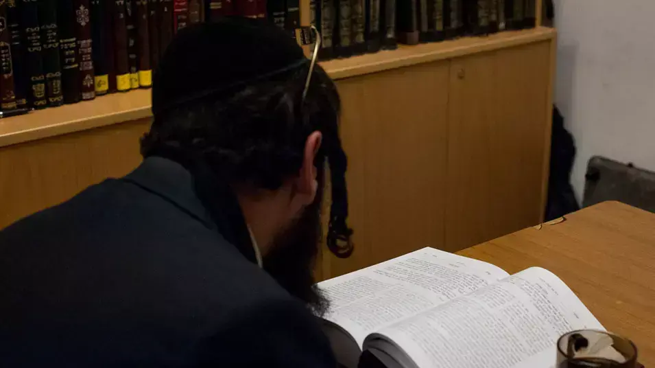 הרב אבינועם כהן- מנהל המחלקה התורנית ברשות לשיקום האסיר עם פדופילים, מרץ 2013 הרב אבינועם כהן- מנהל המחלקה התורנית ברשות לשיקום האסיר עם פדופילים, מרץ 2013