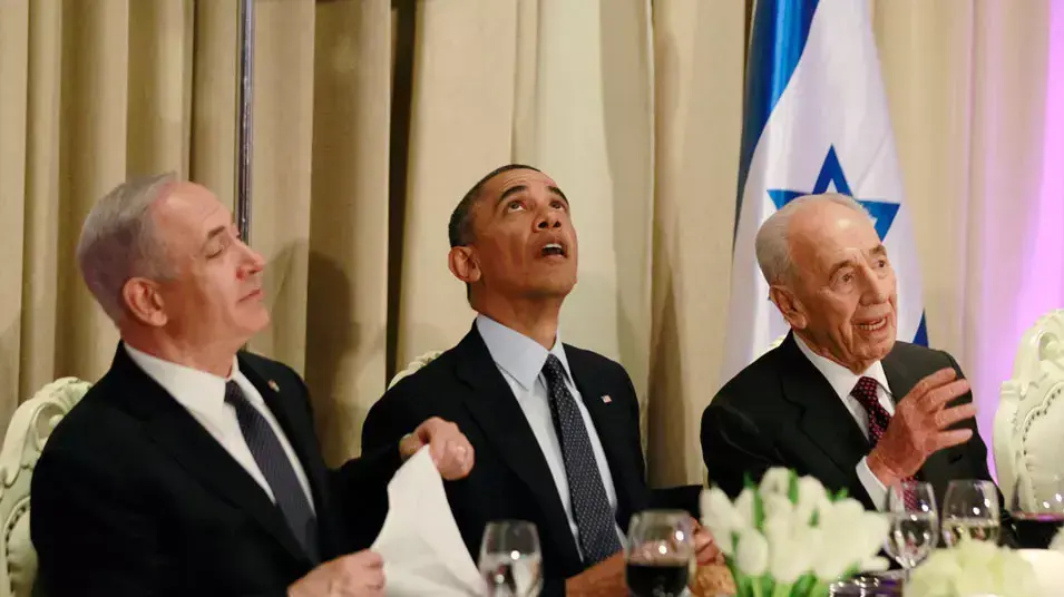 שמעון פרס, ברק אובמה, ובנימין נתניהו בסעודה חגיגית