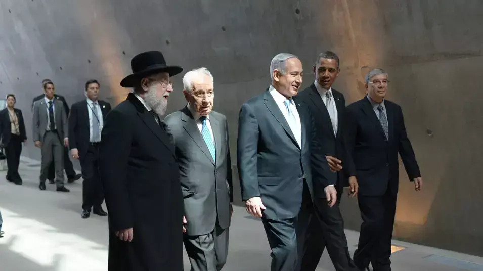 נשיא ארה"ב ברק אובמה בביקורו ב"יד ושם", מרץ 2013 נשיא ארה"ב ברק אובמה בביקורו ב"יד ושם", מרץ 2013