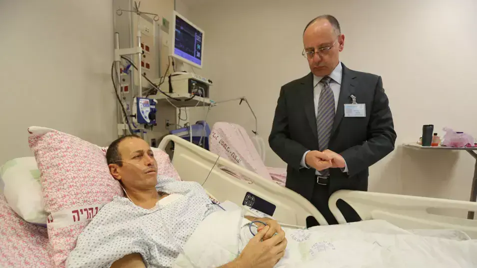 ראש עירית עכו שמעון לנקרי עם מנהל ביה"ח בנהריה ד"ר מסעד ברהום, מרץ 2013 ראש עירית עכו שמעון לנקרי עם מנהל ביה"ח בנהריה ד"ר מסעד ברהום, מרץ 2013