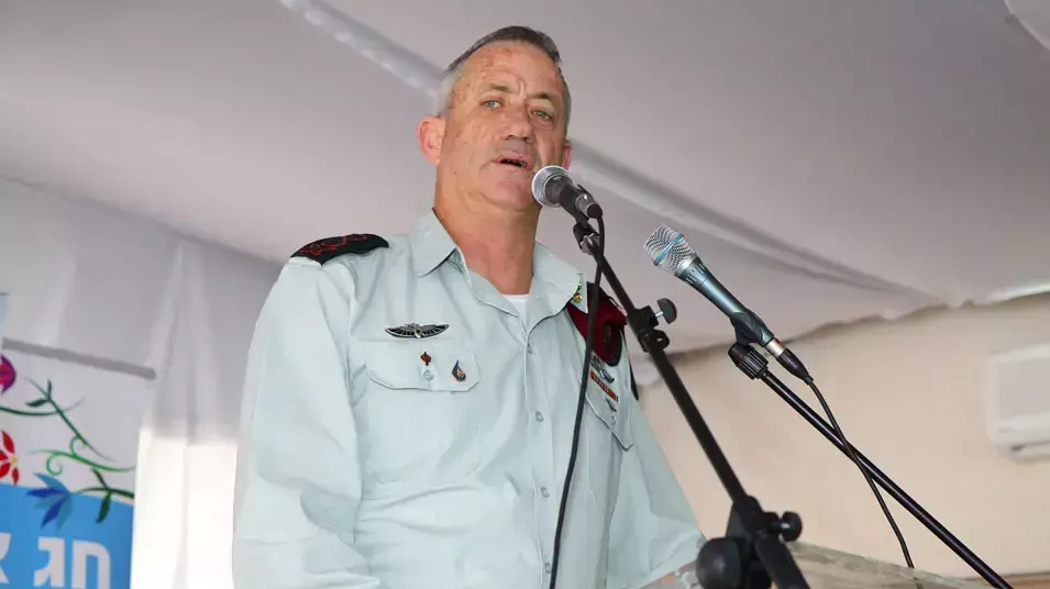 הרמטכ"ל רא"ל בני גנץ בהרמת כוסית בכפר הנופש בגבעת אולגה, 25 מרץ 2013 הרמטכ"ל רא"ל בני גנץ בהרמת כוסית בכפר הנופש בגבעת אולגה, 25 מרץ 2013
