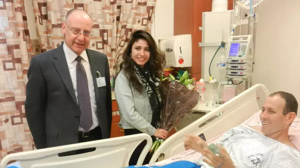 ראש עיריית עכו שמעון לנקרי שניצל מניסיון חיסול עם זוכת גמר התכנית "דה וויס" לינה מחול, 26 במרץ 2013