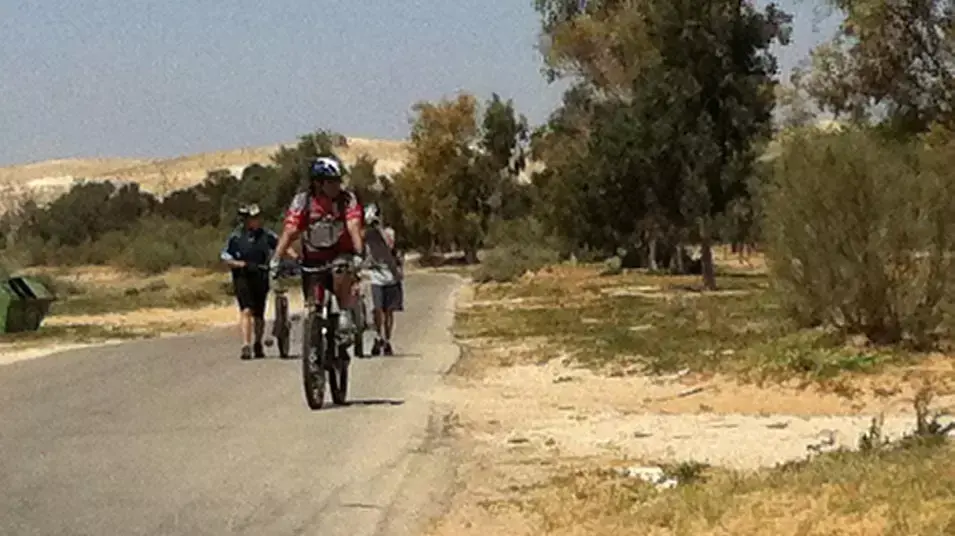 אלפי מטיילים ברמת הנגב, פסח מרץ 2013 אלפי מטיילים ברמת הנגב, פסח מרץ 2013
