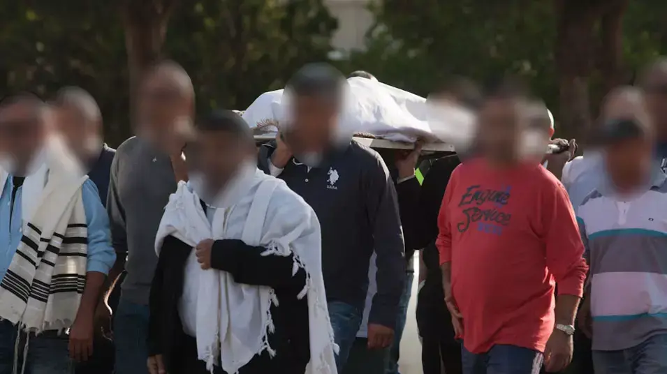 הלווייתה של האישה אשר נרצחה אמש על ידי בעלה, מרץ 2013 הלווייתה של האישה אשר נרצחה אמש על ידי בעלה, מרץ 2013