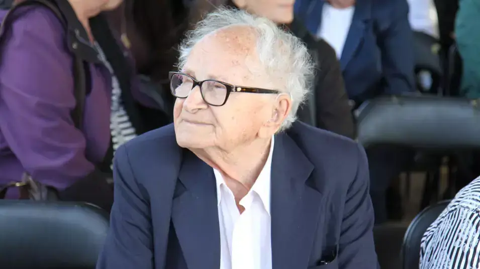 השר לשעבר רפי איתן בהלווית יצה, מרץ 2013