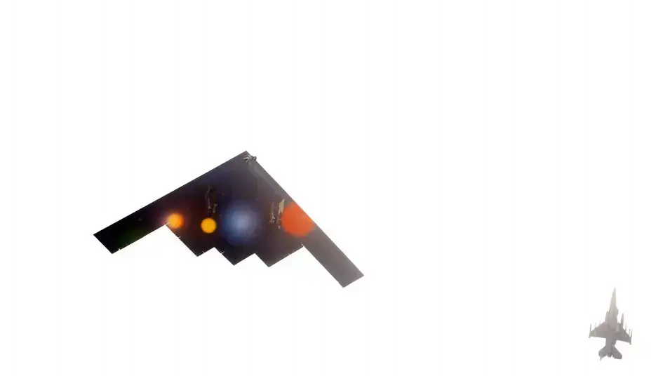 מטוס חמקן מדגם B-2 בשמי סיאול, דרום קוריאה מטוס חמקן מדגם B-2 בשמי סיאול, דרום קוריאה