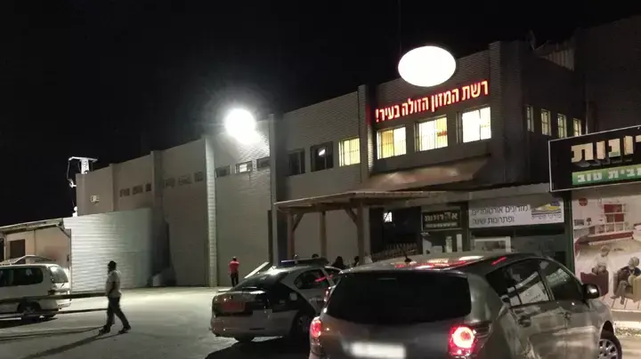 שוטר נפצע אנוש כשנפל מגג במרדף אחר פורצים בקריית שמונה, 31 מרץ 2013 שוטר נפצע אנוש כשנפל מגג במרדף אחר פורצים בקריית שמונה, 31 מרץ 2013