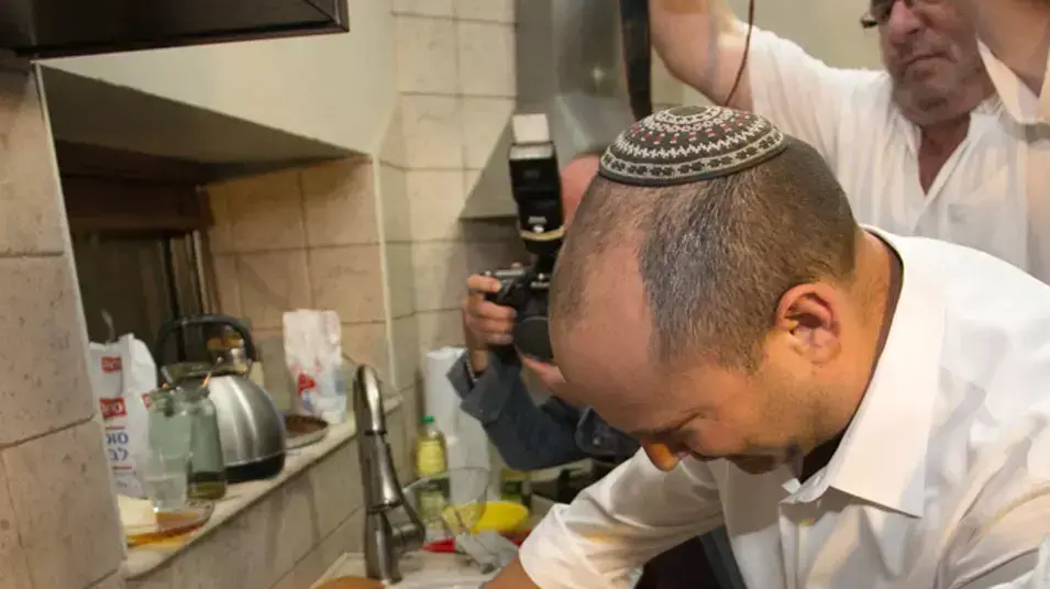 נושא: נפתלי בנט במימונה בנתיבות, 1 אפריל 2013 נושא: נפתלי בנט במימונה בנתיבות, 1 אפריל 2013