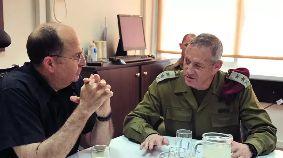 שר הביטחון בוגי יעלון בסיור ברמת הגולן, פיקוד צפון, אפריל 2013 שר הביטחון בוגי יעלון בסיור ברמת הגולן, פיקוד צפון, אפריל 2013