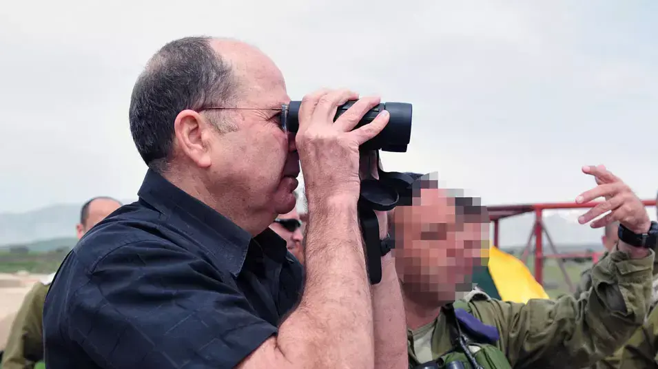 שר הביטחון בוגי יעלון בסיור ברמת הגולן, פיקוד צפון, אפריל 2013 שר הביטחון בוגי יעלון בסיור ברמת הגולן, פיקוד צפון, אפריל 2013