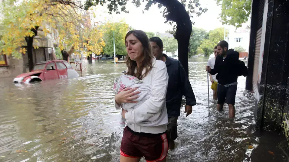 שיטפונות בלה פלאטה, בואונוס, בואנוס איירס, ארגנטינה. אפריל 2013 שיטפונות בלה פלאטה, בואונוס, בואנוס איירס, ארגנטינה. אפריל 2013