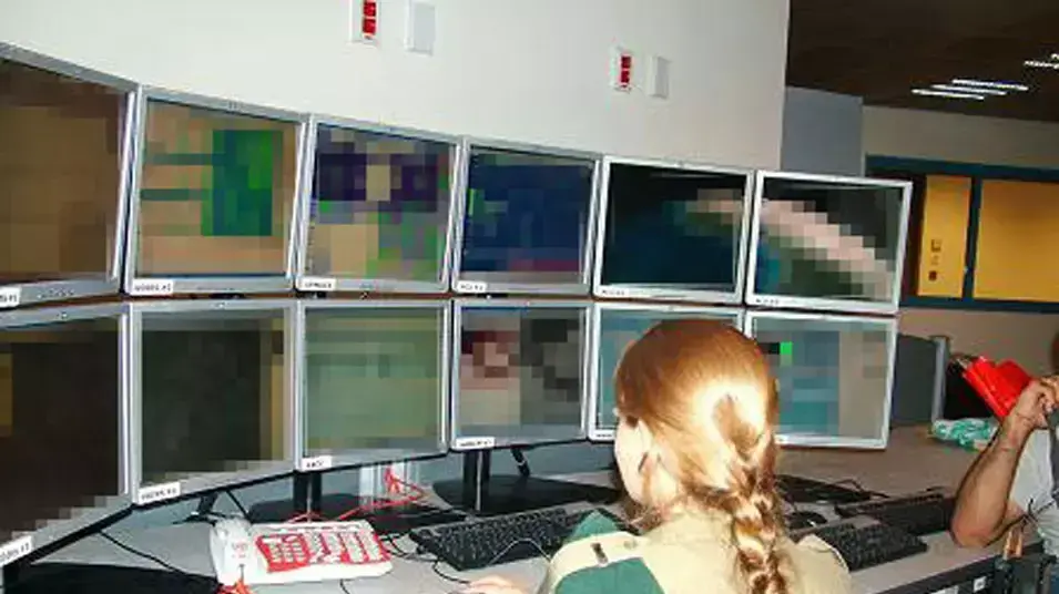 חדר בקרה יחידה 9900 חדר בקרה יחידה 9900