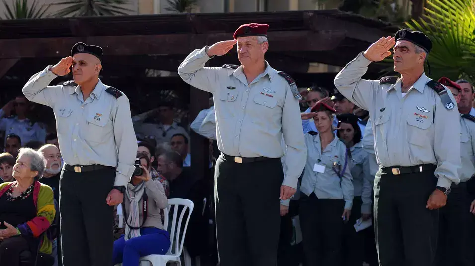 טקס חילופי מ' פיקוד הדרום- אלוף סמי תורג'מן, אלוף טל רוסו היוצא והרמטכ"ל, רא"ל בני גנץ. אפריל 2013 טקס חילופי מ' פיקוד הדרום- אלוף סמי תורג'מן, אלוף טל רוסו היוצא והרמטכ"ל, רא"ל בני גנץ. אפריל 2013