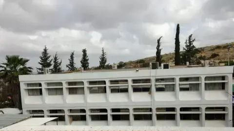 נער בן 14 נמצא מת בבית ספר באלפי מנשה, אפריל 2013 נער בן 14 נמצא מת בבית ספר באלפי מנשה, אפריל 2013