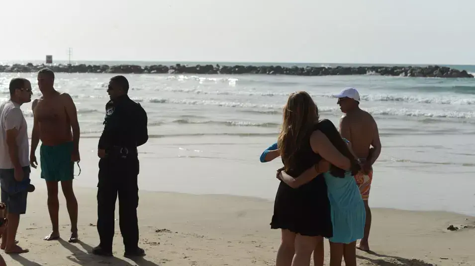 נערה ונער טבעו בחוף בוגרשוב בתל אביב נערה ונער טבעו בחוף בוגרשוב בתל אביב