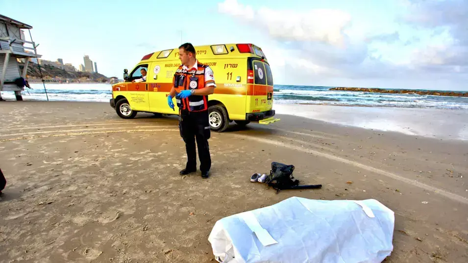 גבר טבע למוות בחוף הרצל בנתניה גבר טבע למוות בחוף הרצל בנתניה