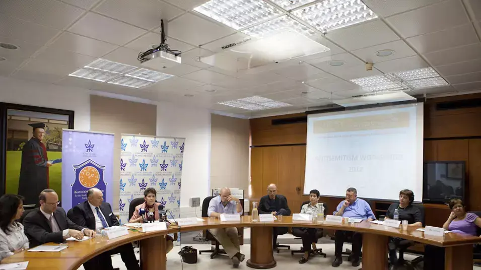 מסיבת עיתונאים: מצב האנטישמיות בעולם בשנת 2012. אוניברסיטת ת"א, אפריל 2014 מסיבת עיתונאים: מצב האנטישמיות בעולם בשנת 2012. אוניברסיטת ת"א, אפריל 2014