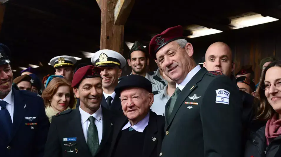 הרמטכ"ל בני גנץ בביקור באושוויץ, אפריל 2013 הרמטכ"ל בני גנץ בביקור באושוויץ, אפריל 2013